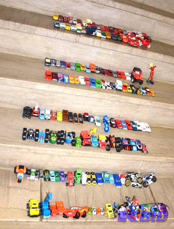 lot 127 image: Large collection of cars hot wheel, matchbox...