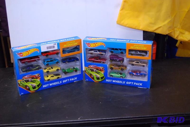 lot 148 image: Qty 2 New in box Hot Wheels Gift Packs...