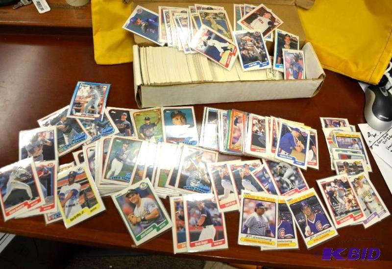 lot 149 image: Lot of Vintage Baseball Cards...