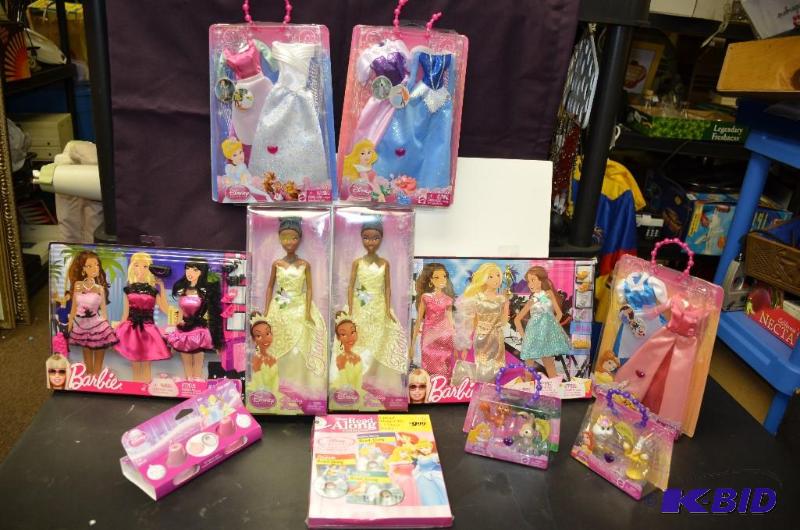 lot 151 image: 2 Disney sparkling Princess Tiara dolls with ...
