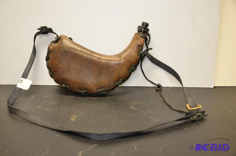 lot 160 image: Ricker hand made leather FLASK Cantine (older...