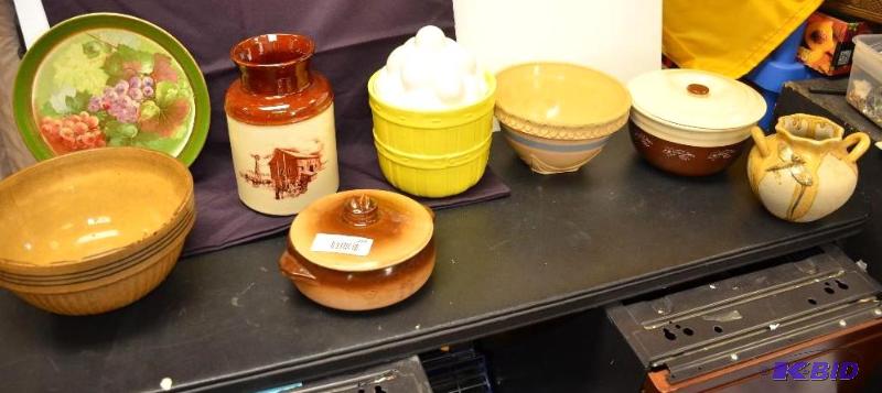 lot 168 image: Red Wing &quotSaffron" bowl Vintage MC...