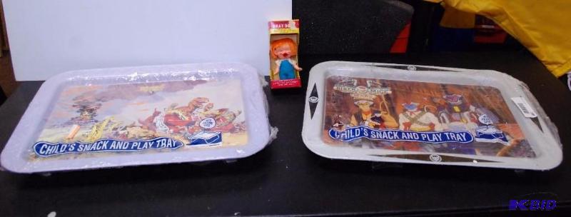 lot 188 image: 2 Vintage 1994 Brentwood TV childs snack o...