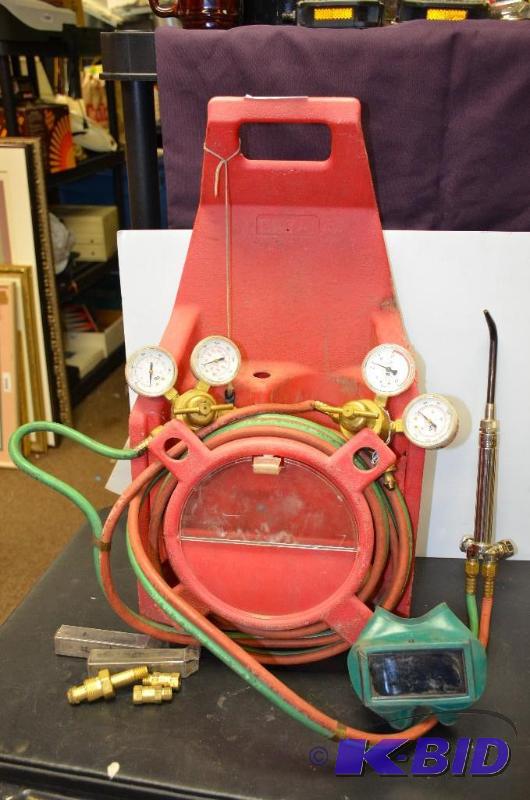 lot 204 image: Smith Equip. CW5A Torch Sat with hoses, Torch...
