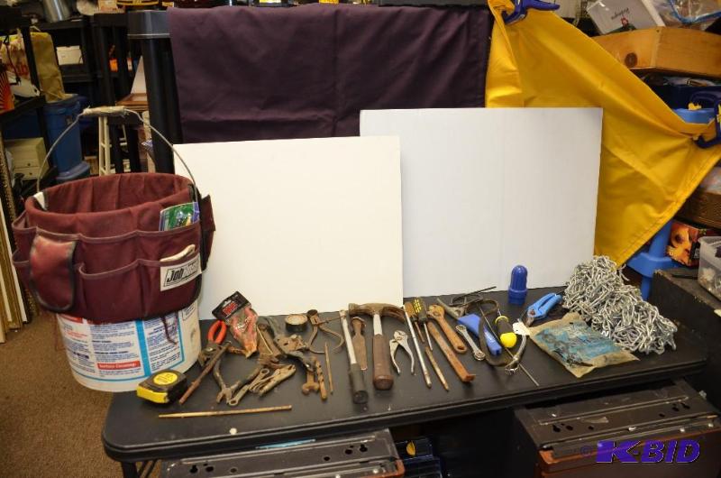 lot 206 image: Large group of tools as seen including snow t...