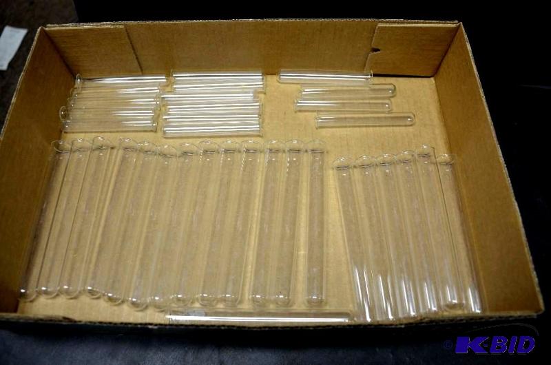 lot 20E image: Over 35 PYREX test tubes small & large on...