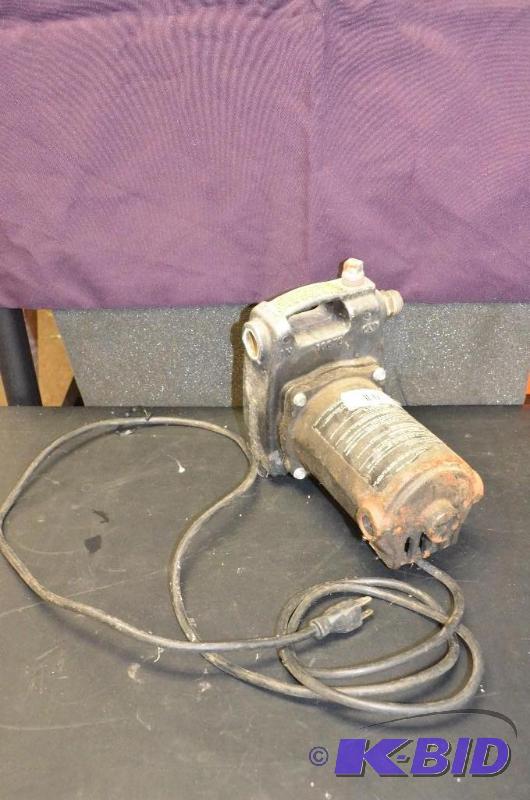 lot 24 image: Wayne Utility Pump 12 HP Porta Pump...