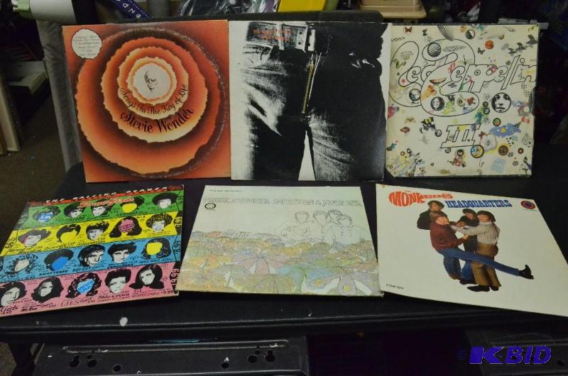 lot 32 image: RECORDS Steve Wonders &quotSongs in the Ke...