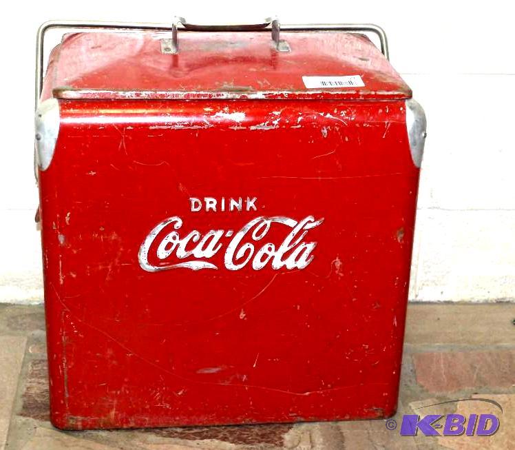 lot 72 image: Vintage Coca Cola cooler TempRite MFG. Co....