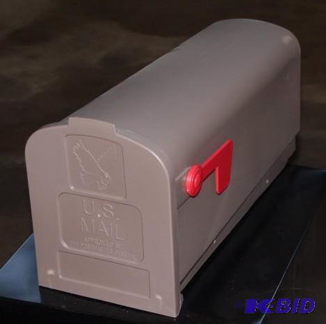 Plastic mailbox