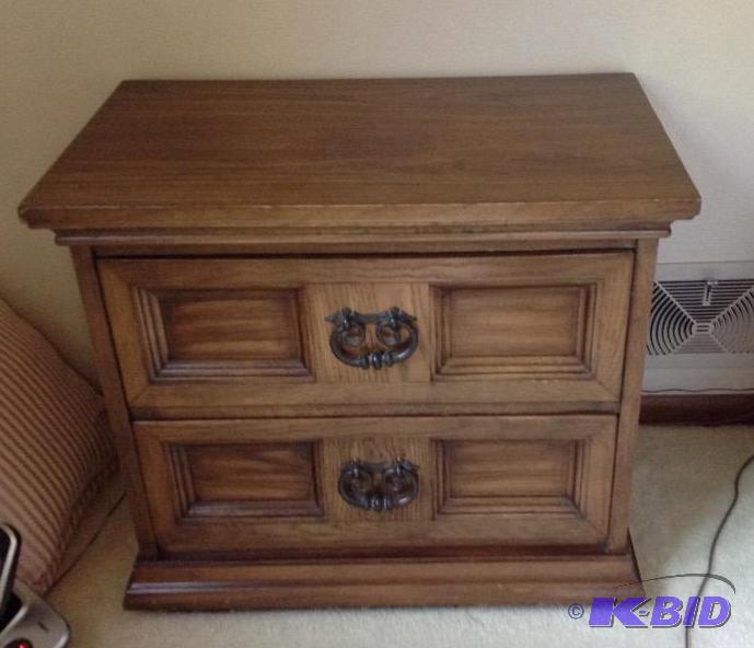 lot 105 image: Bedroom Set Nightstand