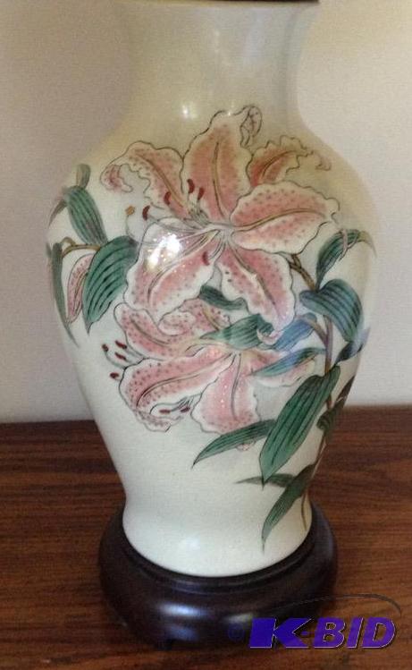 lot 106 image: Lovely Lamp with Asiatic Lily and Pleated Fabric Shade