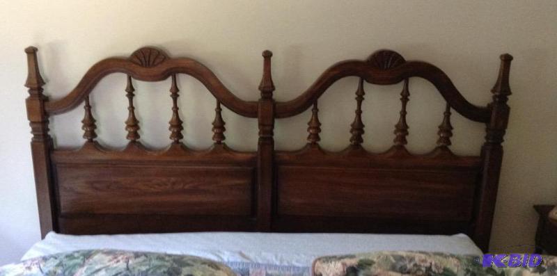 lot 107 image: Bedroom Set Queen Size Headboard Only