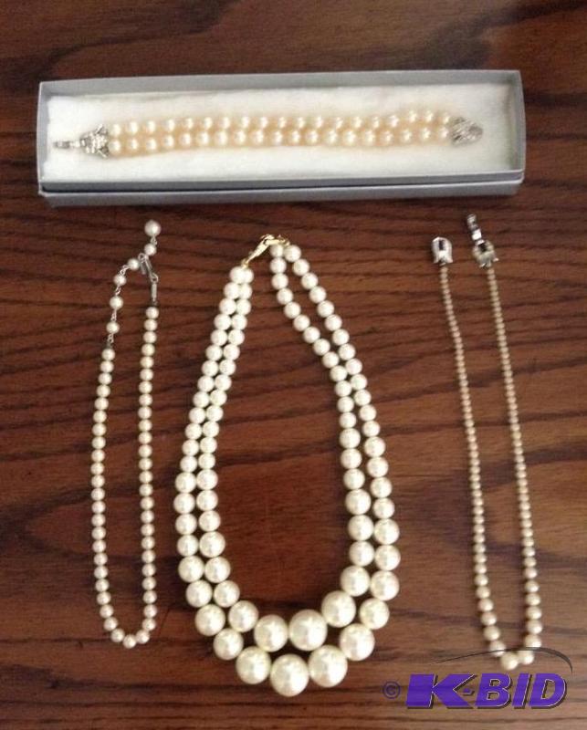 lot 115 image: Faux Pearl Collection