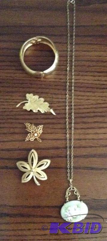 lot 120 image: Mixed Jewelry Pieces