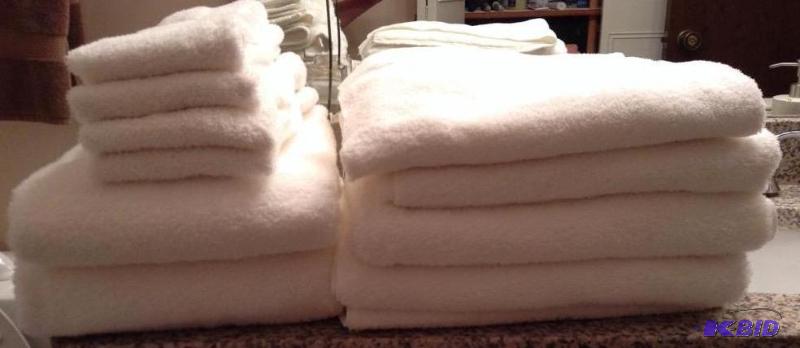 lot 123 image: Great White Hand and Bath Towels