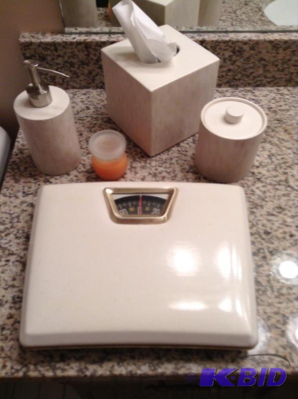 lot 124 image: Bathroom Decor and Essentials