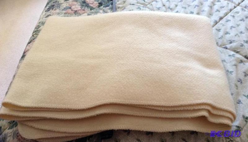 lot 125 image: Ralph Lauren Off White Acrylic Blanket - 1 of 2