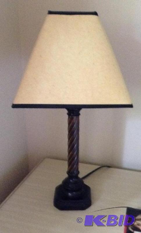 lot 128 image: Nice Accent Lamp with Shade