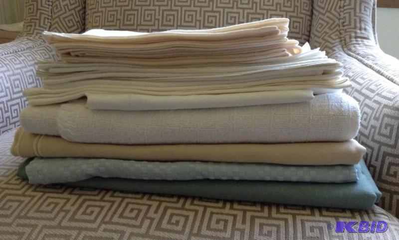 lot 131 image: Assorted Table Linens - Tablecloths and Napkins