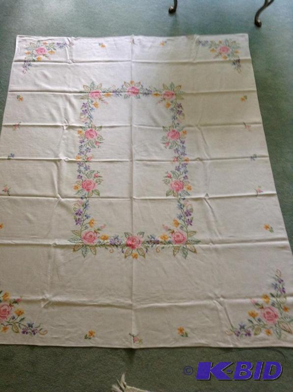 lot 134 image: Beautiful Larger Hand Embroidered Tablecloth