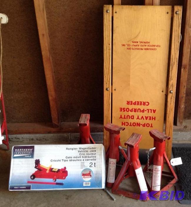 lot 145 image: Vehicle Jack - Jack Stands - Creeper