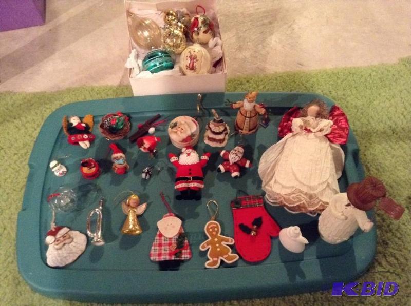 lot 170 image: Mixed Assortment of Christmas Ornaments