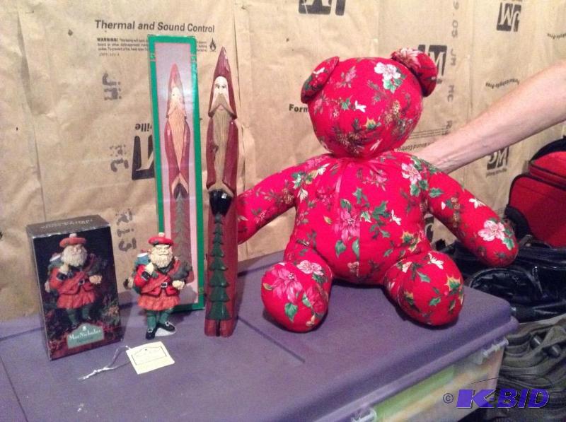 lot 171 image: Pencil Style Santa - MacNIcolas Irish Santa and Poinsettia Bear