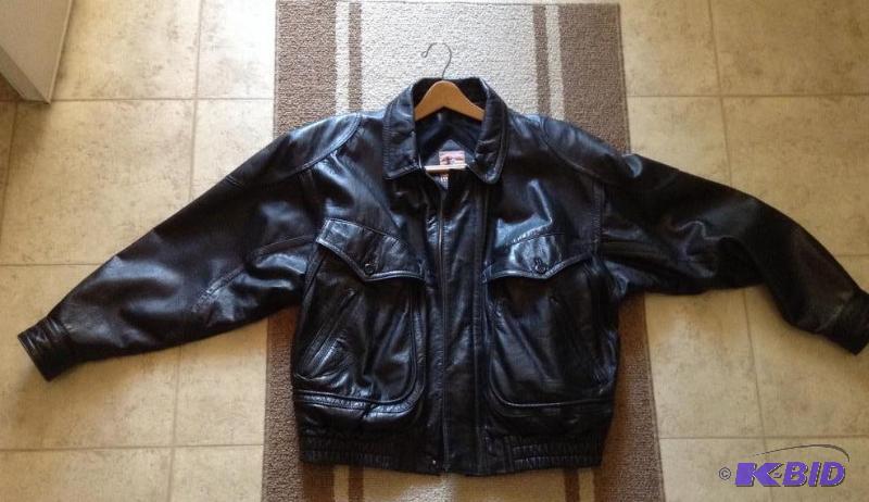 lot 179 image: Vintage Mens Leather Jacket Size L