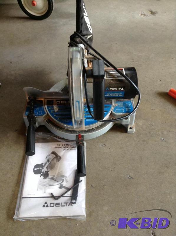 lot 194 image: Delta 10 Compound Miter Saw