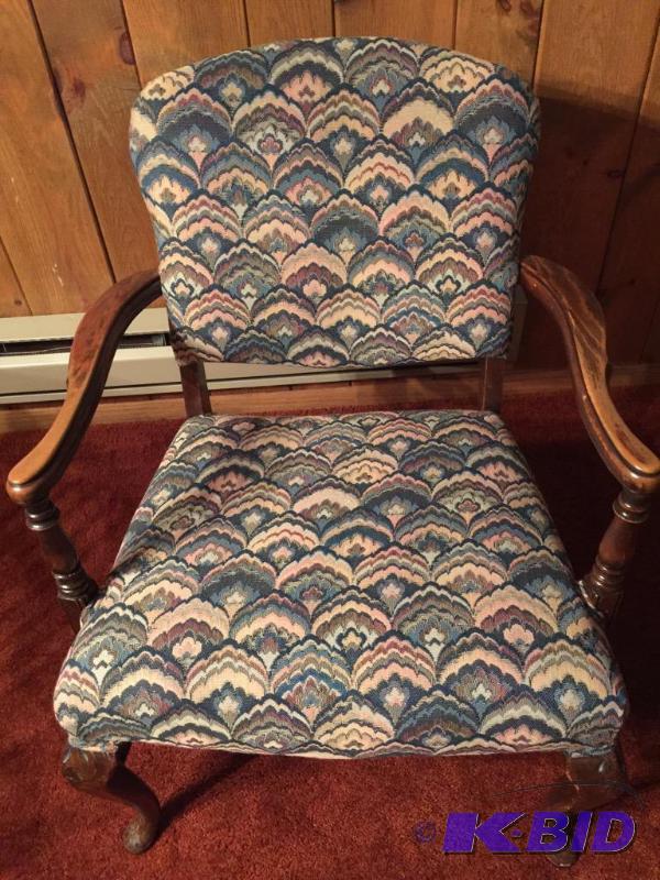 lot 30 image: Upholstered Side Chair with Arms