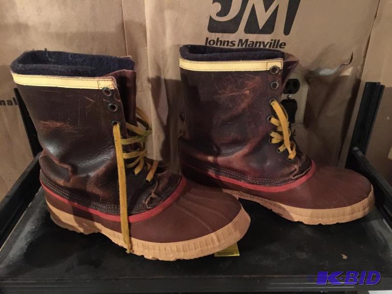 lot 60 image: Pair of Mens Winter Boots