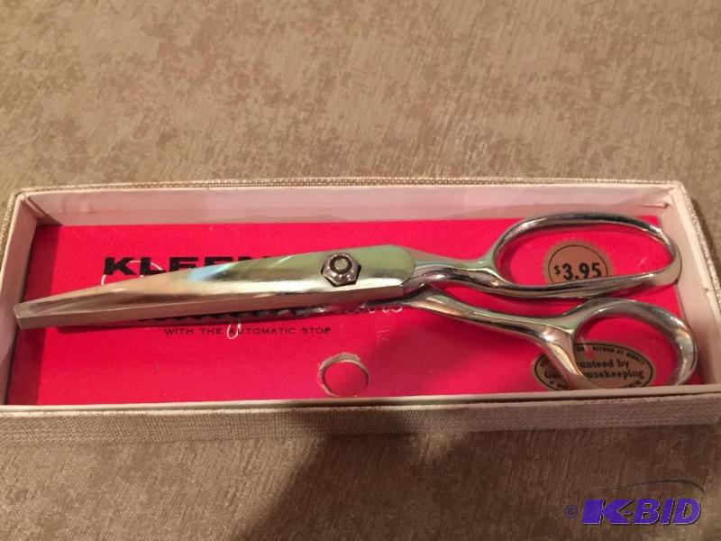 lot 73 image: Wiss Kleencut Pinking Sheers in Original Box