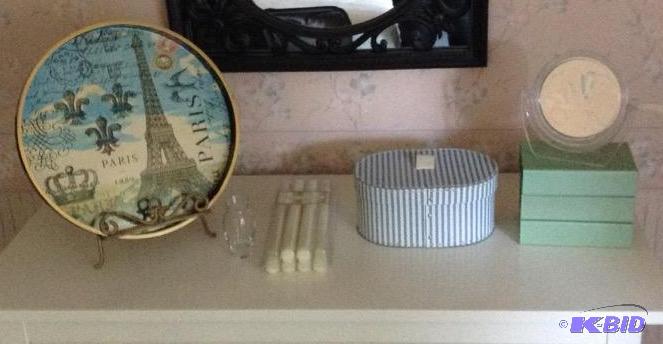 lot 99 image: Decor Items