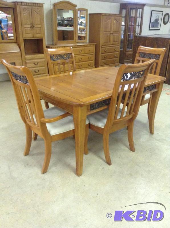 Beautiful Dining Table & Chairs