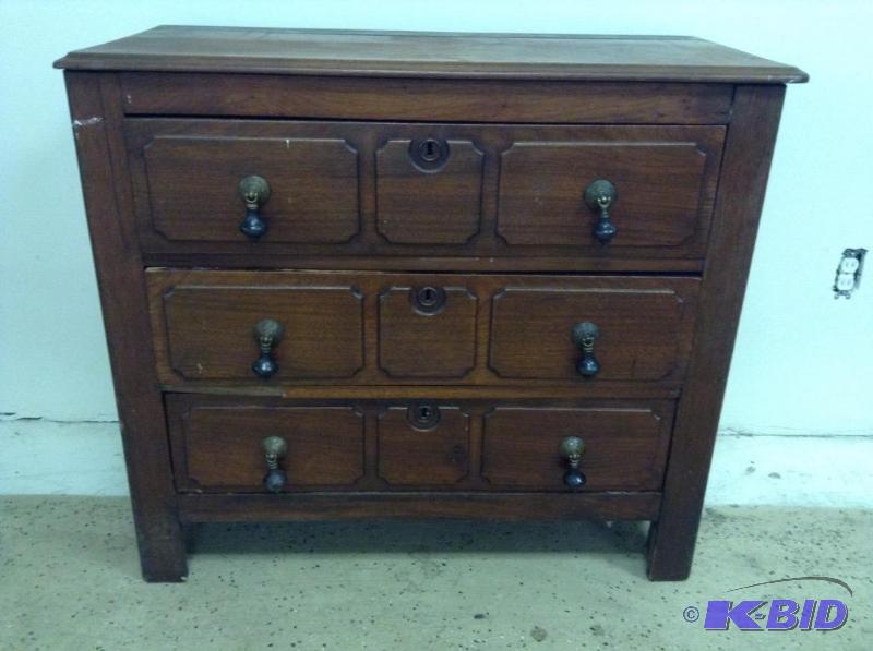 Gorgeous 3 Drawer Dresser Chest