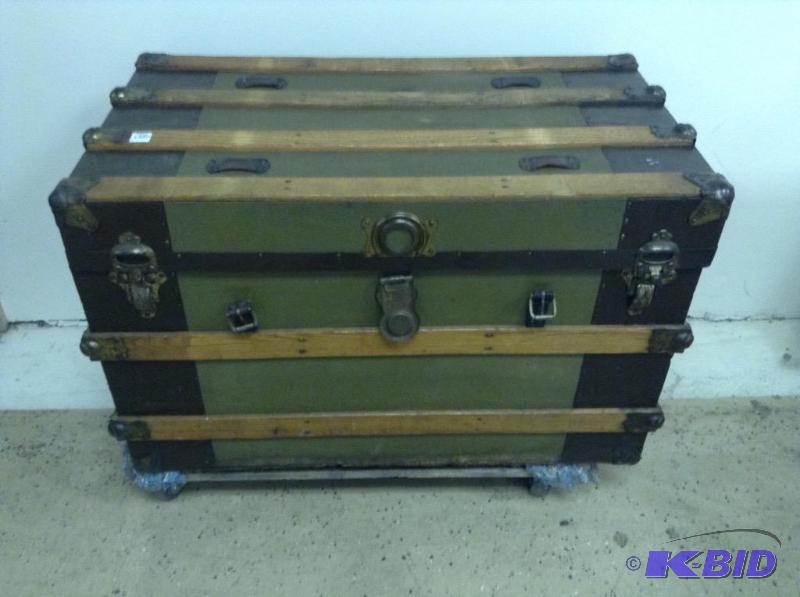 Vintage Steamer Trunk w Tray