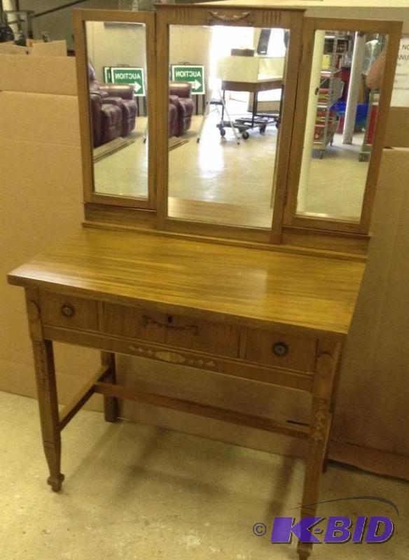 lot 1 image: Lovely Vintage 3 Mirror Dressing Table