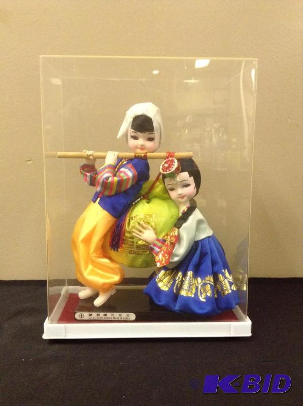 lot 32 image: Korean Collector Dolls