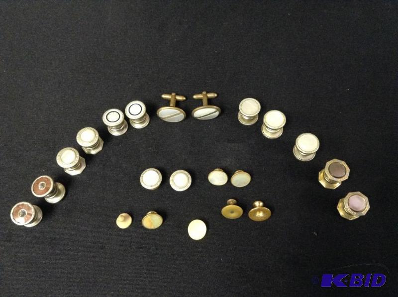 lot 12 image: Vintage Mens Snap Cufflinks