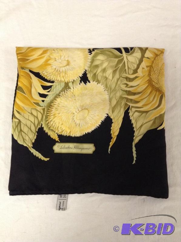 lot 46 image: Womens Salvatore Ferragamo Scarf