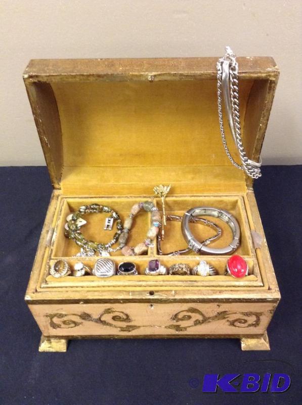 lot 5 image: Jewelry Box with Jewelry
