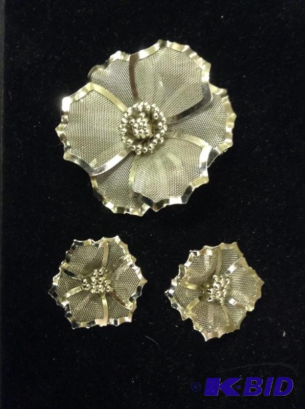 lot 8 image: Elegant Floral Brooch & Earring Set
