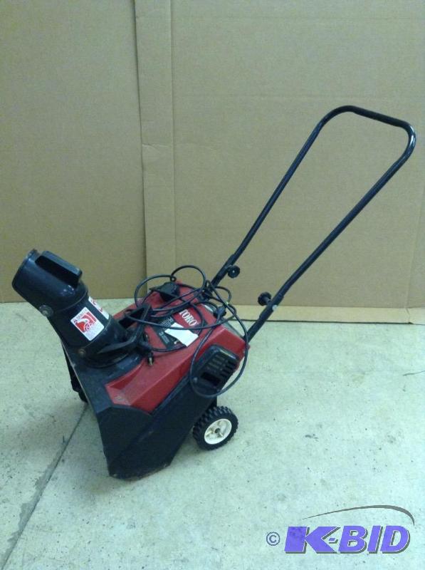 lot 1 image: TORO CCR Powerlight-E 3hp Snow Thrower