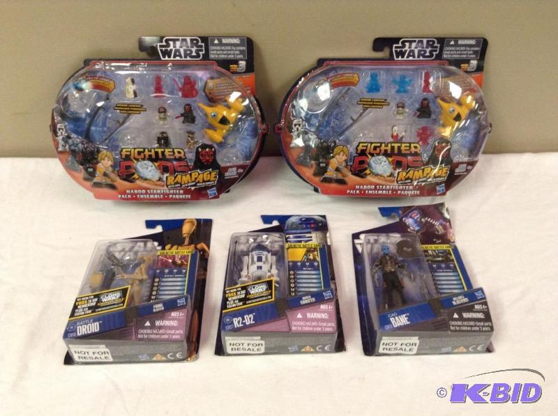 lot 22 image: Star Wars Fighter Pods & Clone Wars Figures