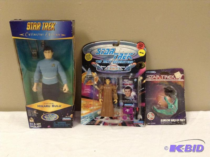lot 24 image: Star Trek Figures