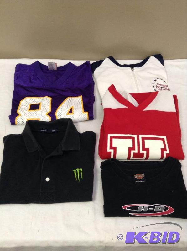 lot 46 image: 4 Mens Jerseys and Shirts