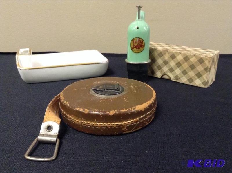 lot 50 image: Assortment Vintage Items
