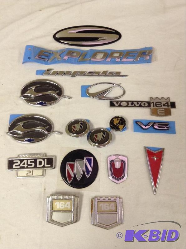 lot 52 image: Lot of 17 plastic car emblems