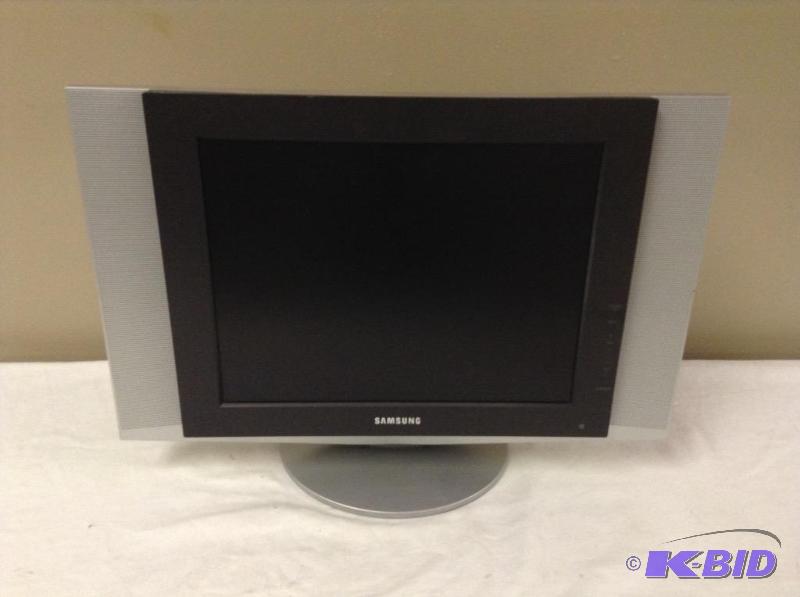 lot 74 image: Samsung LN-R1550P Computer Monitor